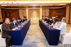 中國乒乓球隊(duì)以8比0的絕對(duì)劣勢(shì)零地亞隊(duì)